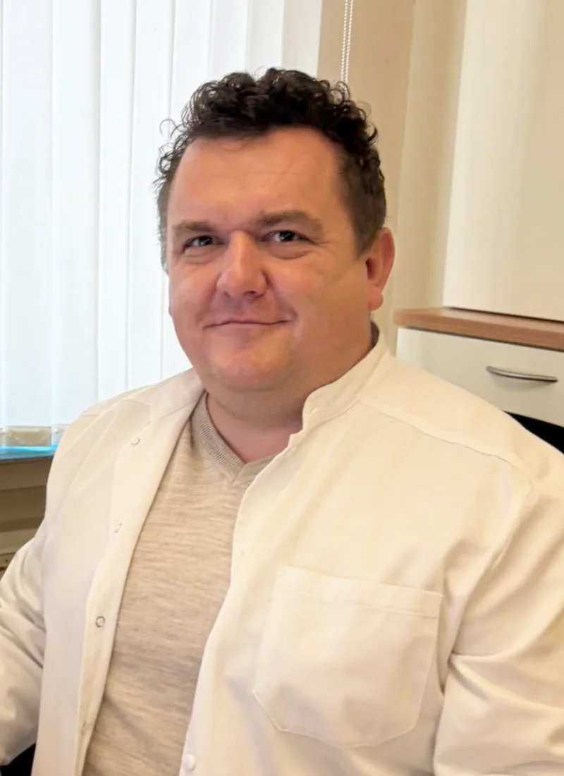 Dr. med Karoly Krakkai-Ivacson